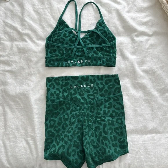Green Leopard-Print High-Waist Women’s Shorts - Picture 2 of 14